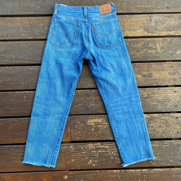 Levi’s wedgie straight cut off raw hem jeans - Picture 4 of 5